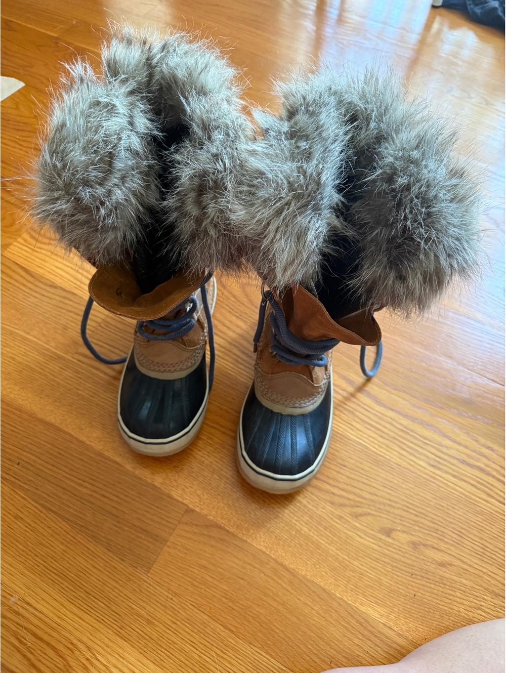 Sorel Women's Winter Boots Size 7.5 with Faux Fur Trim and Waterproof Rubber Toe